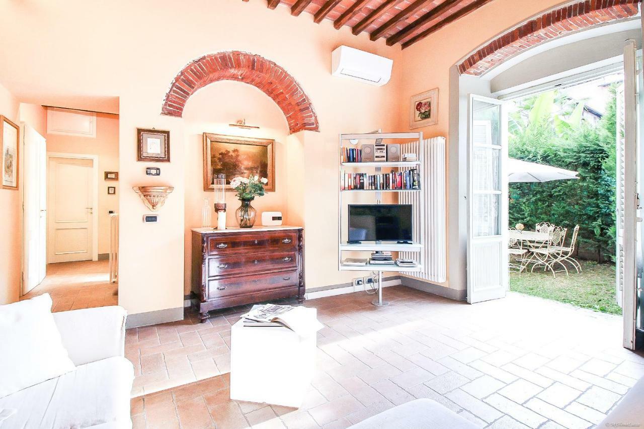 Apartment Guinigi With Private Courtyard Лукка Экстерьер фото